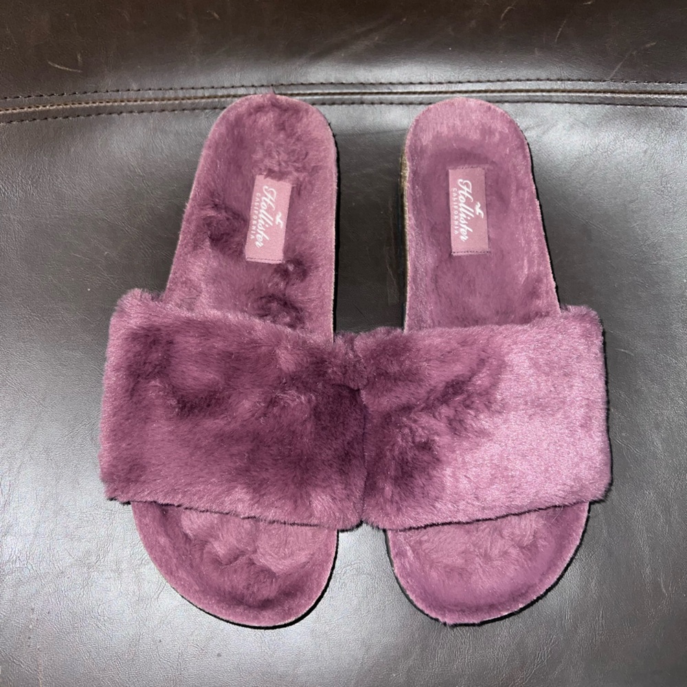 Hollister Fuzzy Slides Size 8